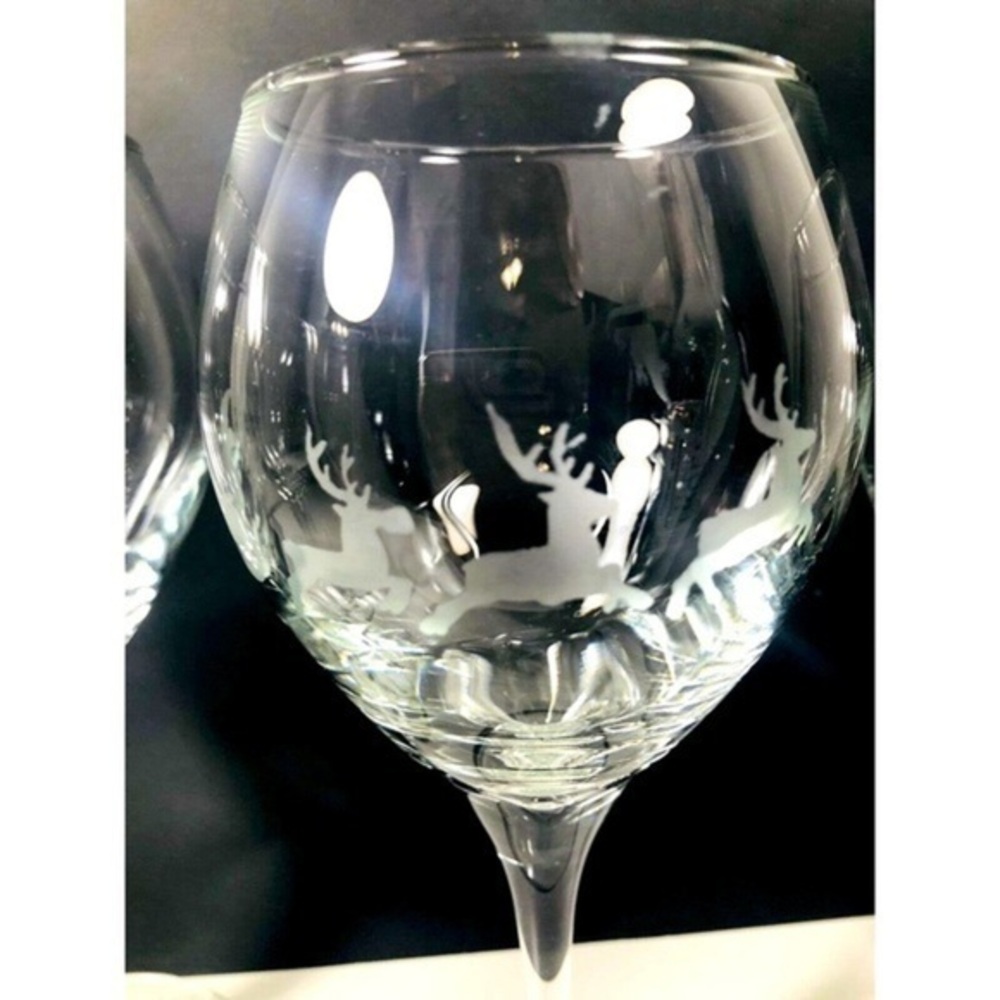 Christmas Wine Glasses With Various Christmas Scenes In White Frosted De…